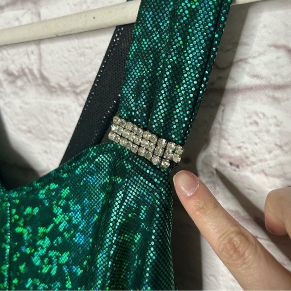 Hollywood Babe Irridescent Emerald Green Asymmetric Hem Mermaid Dress - Picture 8 of 16